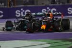Hakkinen: Verstappen i Hamilton sporo ryzykowali w bezpośrednich pojedynkach