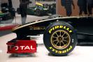 2011 Prezentacje Lotus Renault Lotus Renault barwy R30 04.jpg