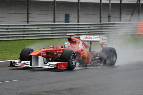 #1 trening: Alonso najszybszy na mokrym torze