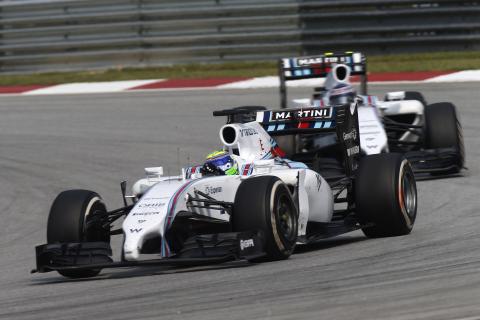 Q2: Massa próbuje nawiązać walkę z Rosbergiem