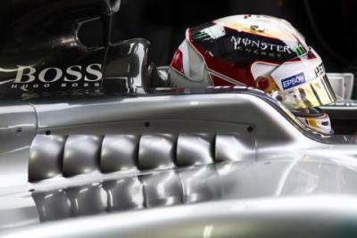 Vettel tuż za Hamiltonem przed kwalifikacjami do GP Bahrajnu
