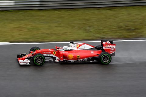 Vettel najszybszy na mokrym torze w Szanghaju