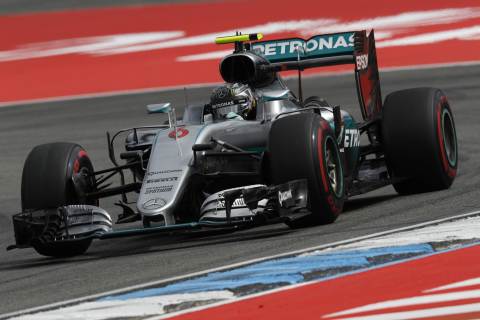 Rosberg utrzymuje się na szczycie tabeli wyników