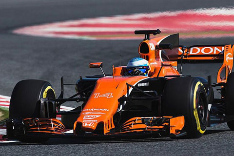 McLaren i Red Bull unieruchomione w garażach