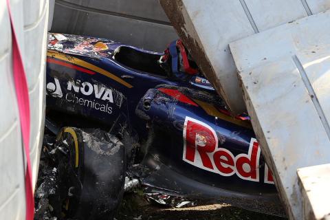 Bolid Carlosa Sainza zaraz po wypadku w Soczi, GP Rosji 2015