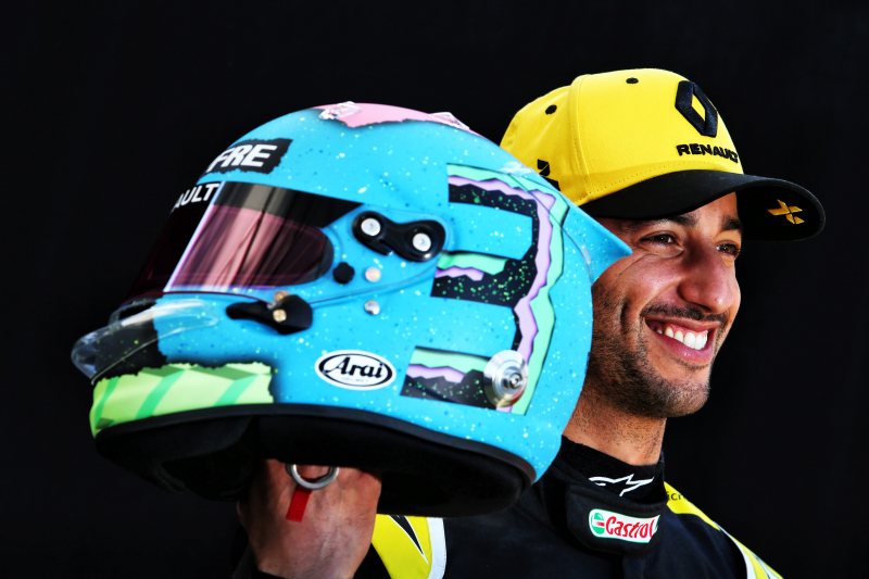 Nowy kask Daniela Ricciardo
