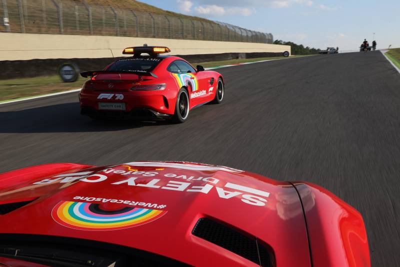 Czerwony samochód bezpieczeństwa w 1 000. wyścigu Ferrari. GP Toskanii 2020, Mugello.