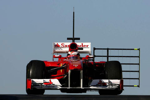 Ferrari sprawdza przednie skrzydło
