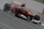 Alonso w trudnych warunkach zdobywa pole position