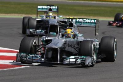 Mercedes utrzymuje tempo także na Nurburgringu