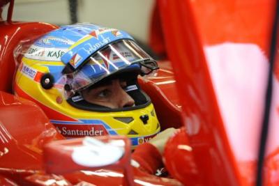 Alonso przed Force India w mokrym Spa
