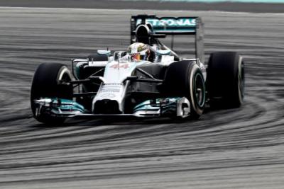 Mercedes sięga po podwójne zwycięstwo w Malezji