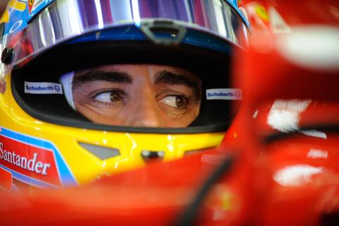 Alonso najszybszy, Raikkonen z problemami