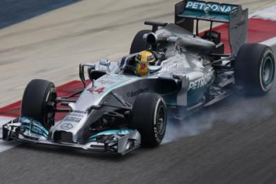 Hamilton ponownie ogrywa Rosberga