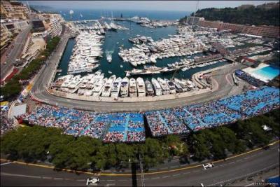 Mercedes nie daje szans rywalom również w Monako