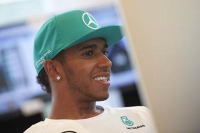 Hamilton dostrzega poprawę w Ferrari