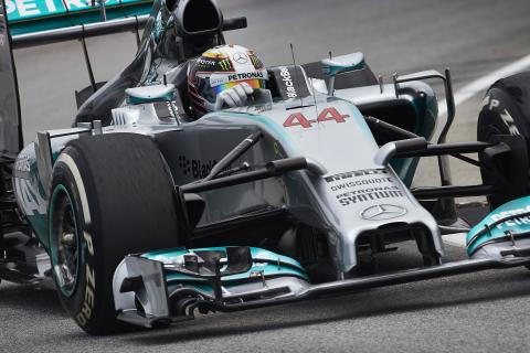 Hamilton ograł Rosberga w drugim sektorze toru
