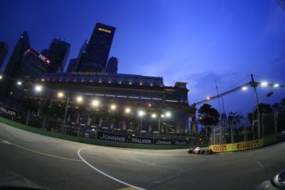 Hamilton najszybszy po piątkowych treningach w Singapurze
