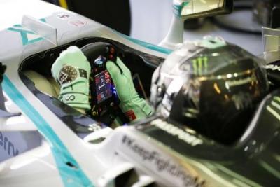 Rosberg wygrywa grę drobnych błędów podczas kwalifikacji