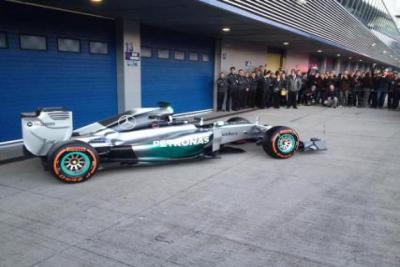 Mercedes pokaże nowy bolid dopiero podczas testów