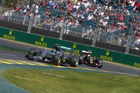 Rosberg powiększa przewagę nad Hamiltonem