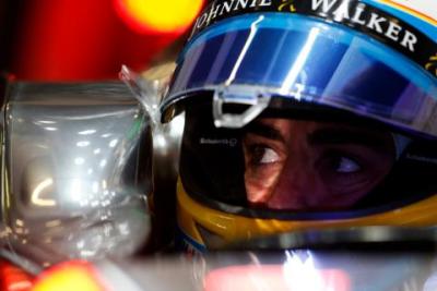 Alonso przeszedł kontrolę medyczną i leci do Malezji