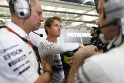 Rosberg szybszy od Hamiltona po drugim treningu