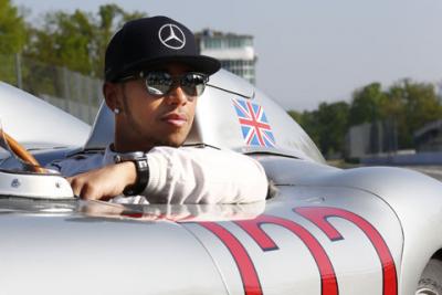 Hamilton podpisał trzyletni kontrakt z Mercedesem