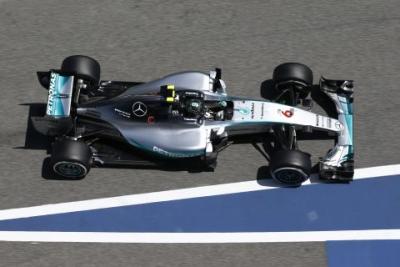 Q2: Rosberg wygrywa z Hamiltonem