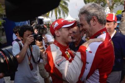 Vettel dedykuje wygraną Bianchiemu i jego rodzinie