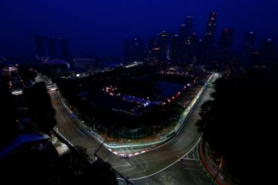 Mercedes na razie nie dominuje w Singapurze