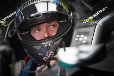 Rosberg przejmuje inicjatywę w Abu Zabi