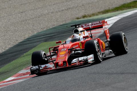 Vettel przed Hamiltonem po pierwszym dniu testów