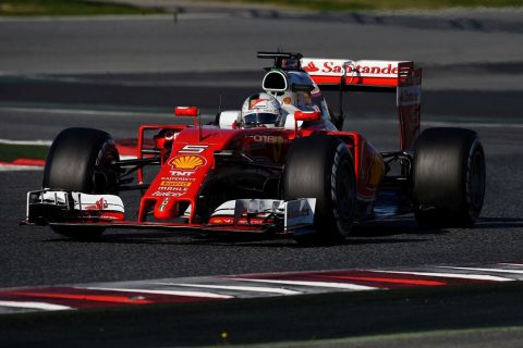 Vettel najszybszy, Mercedes w końcu z awarią