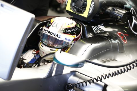 Hamilton otrzymał reprymendę, ale zachował pole position
