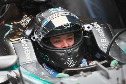 Rosberg najszybszy w przerywanym treningu