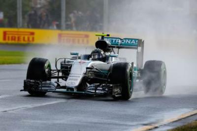 Rosberg najszybszy w zakłóconym ulewą #2 treningu