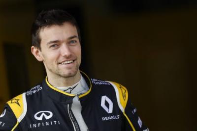 Kierowcy Renault dostrzegają poprawę bolidu