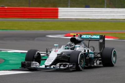 Q1: Rosberg przejmuje inicjatywę