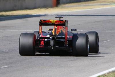 Red Bull kontynuuje testy szerszych opon