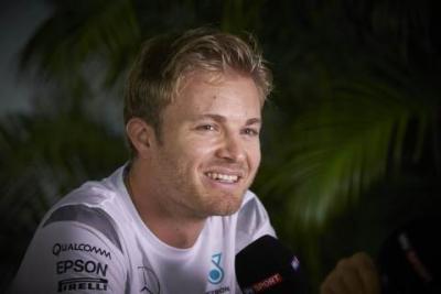 Rosberg z niewielką przewagą po drugim treningu