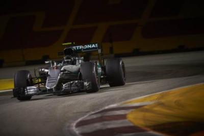 Q2: Mercedes najszybszy, Red Bull gra strategicznie