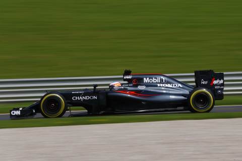 Alonso otrzyma dodatkową karę, a Button nowy wydech