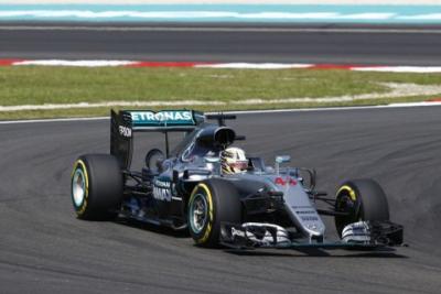 Hamilton szybszy od Verstappena i Rosberga po #3 treningu