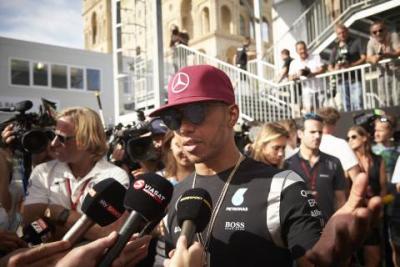Hamilton opuścił konferencję prasową Mercedesa