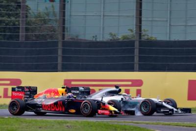 Mercedes protestuje przeciwko jeździe Verstappena