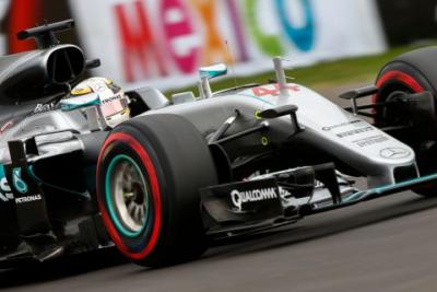 Hamilton wygrywa, iskrzy na linii Vettel - Verstappen