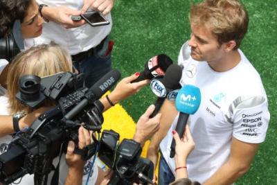 Rosberg przejmuje inicjatywę przed kwalifikacjami