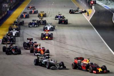 Ecclestone tłumaczy się z komentarzy odnośnie GP Singapuru