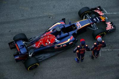 Nowy bolid Toro Rosso ma problemy z silnikiem Renault